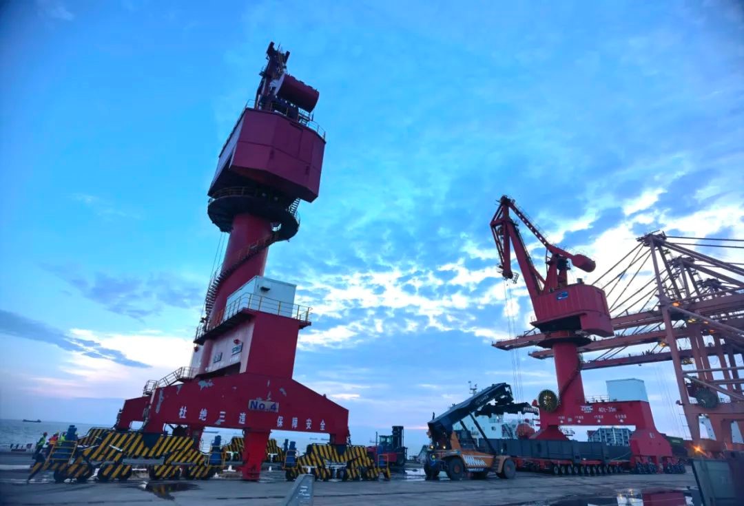 浙江大麦屿港务搬迁改造项目-门座式起重机