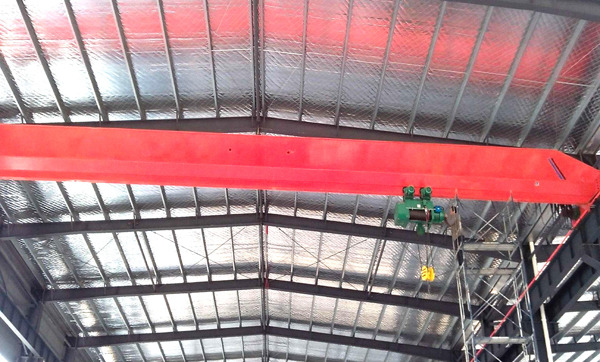 辽宁本溪单梁桥式起重机厂家分析端梁开裂原因